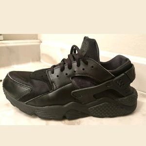 NIKE HUARACHE SIZE 8.5